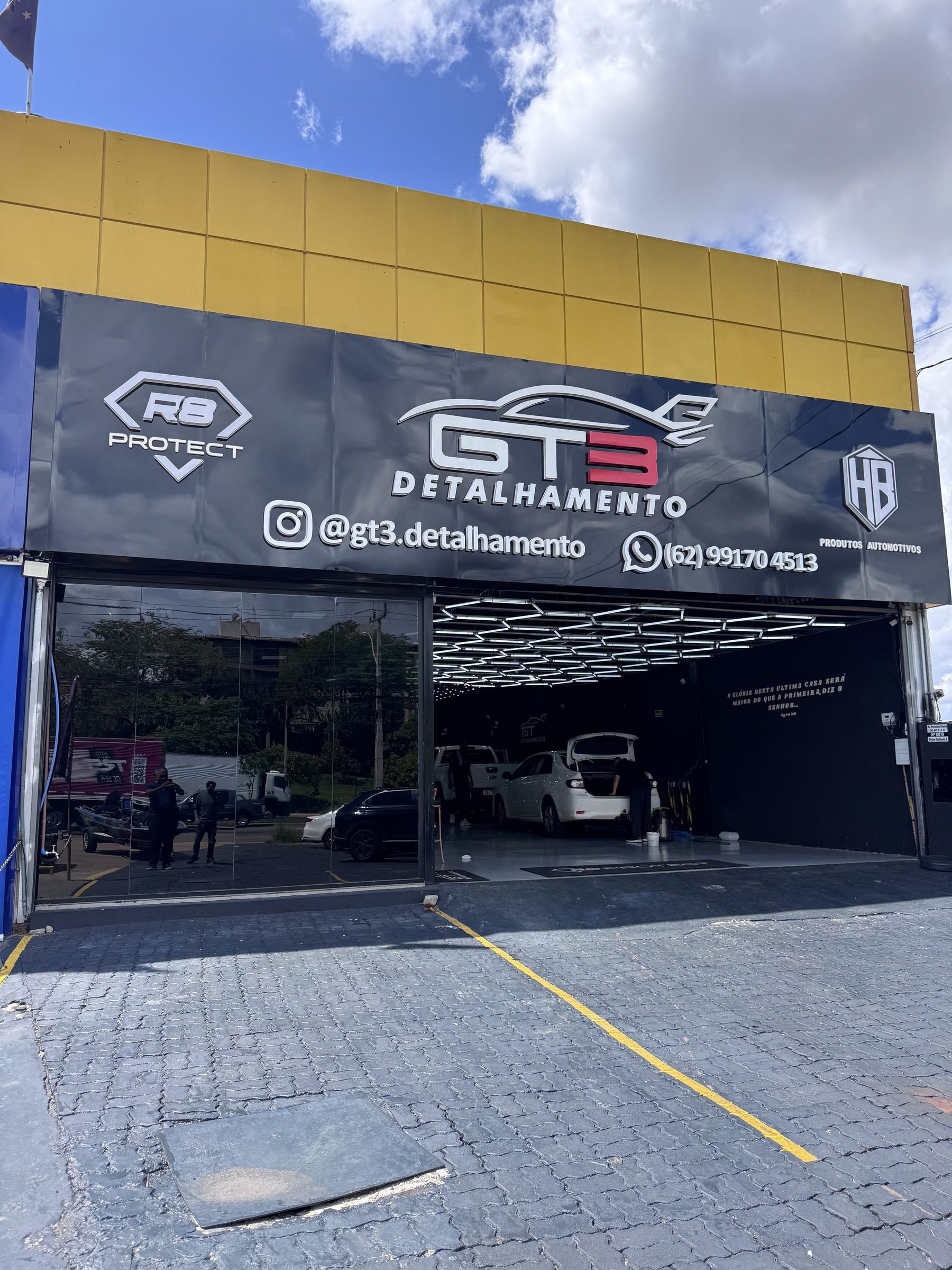 Fachada da loja GT3 Detalhamento